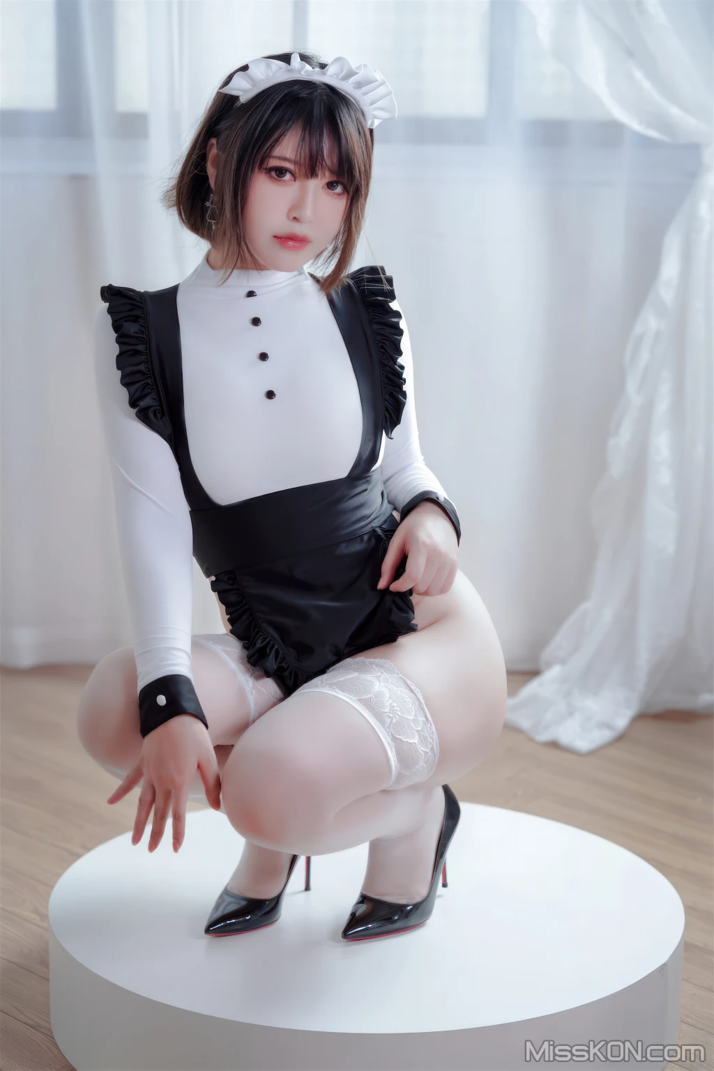 Coser@半半子: 纯白女仆 (45 photos)
