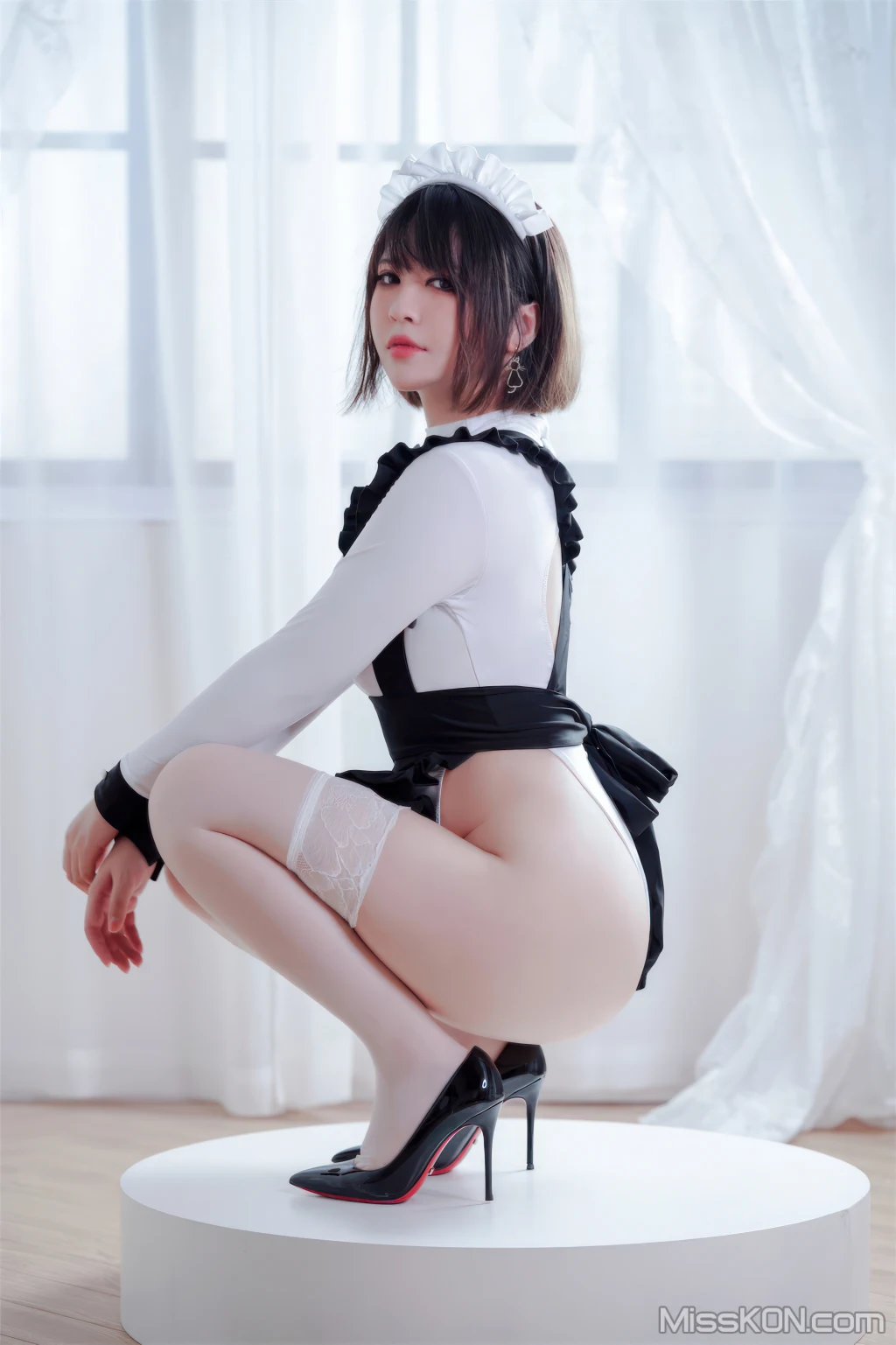 Coser@半半子: 纯白女仆 (45 photos)