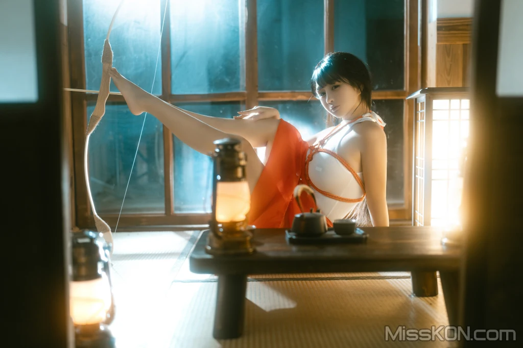 Coser@桜井宁宁: 绳艺巫女 (61 photos)