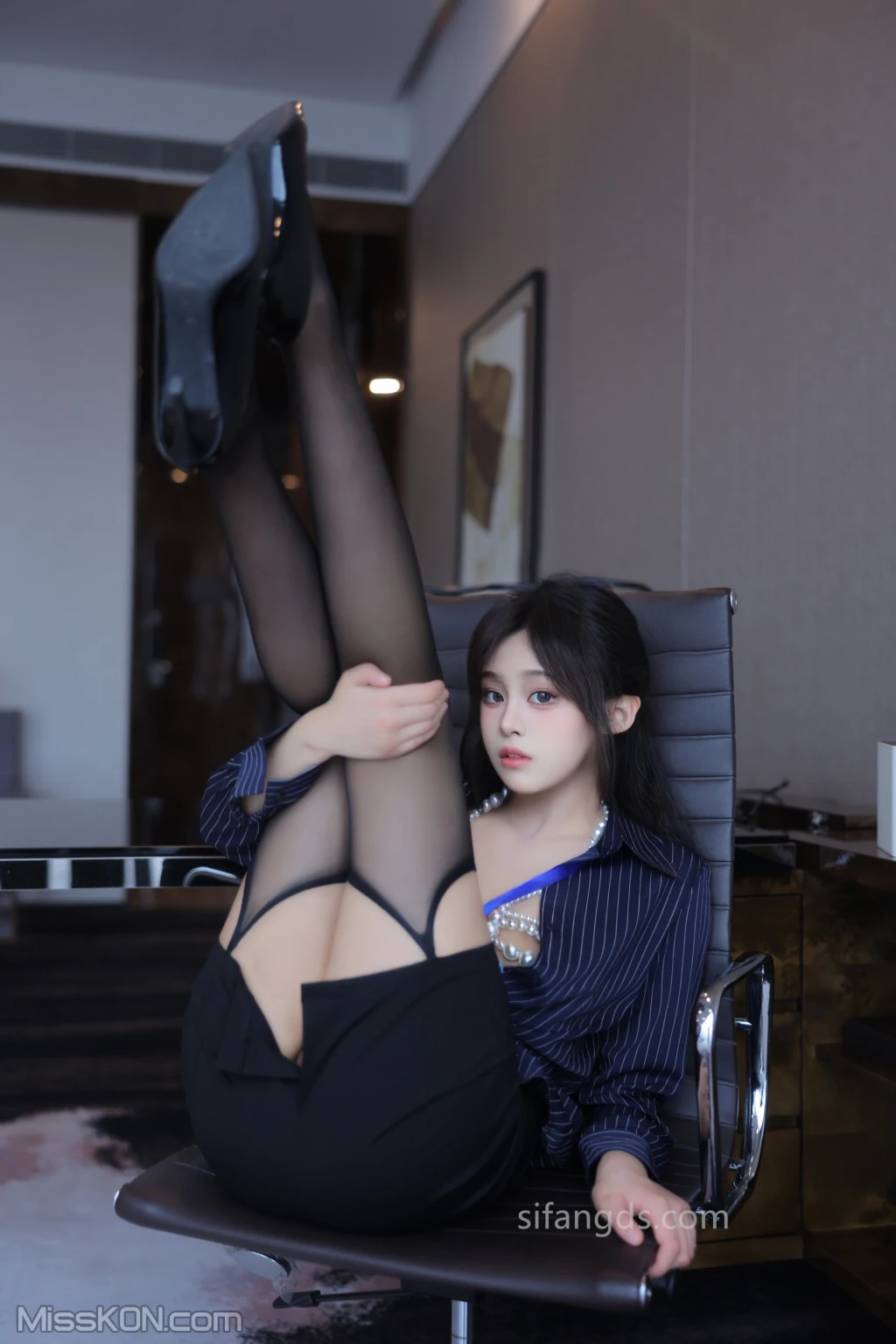 [紧急企划] R18 王心悦: 新人04年学生妹 反差感很强 (81 photos )