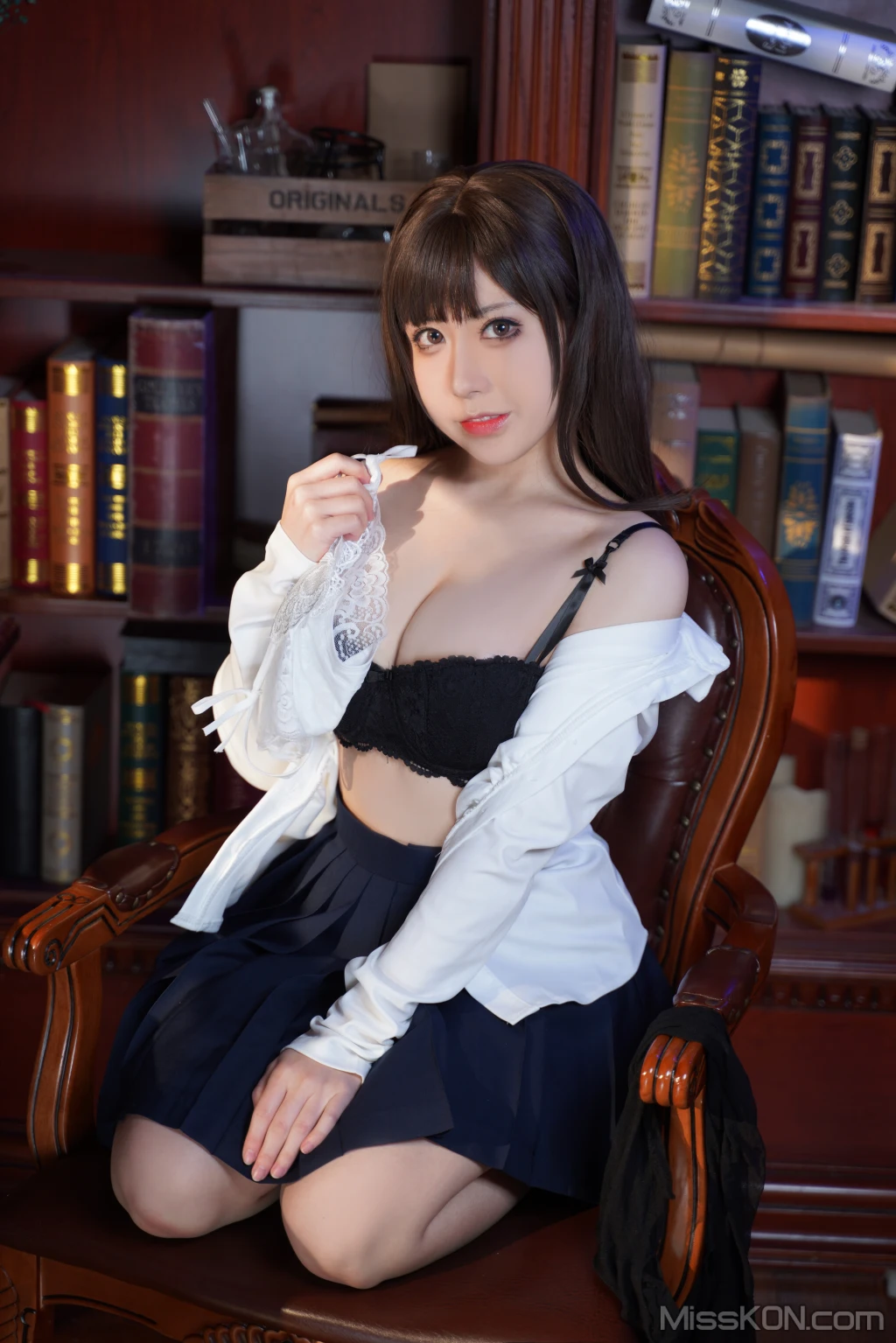 Coser@虎森森: 书房姐姐 (32 photos)