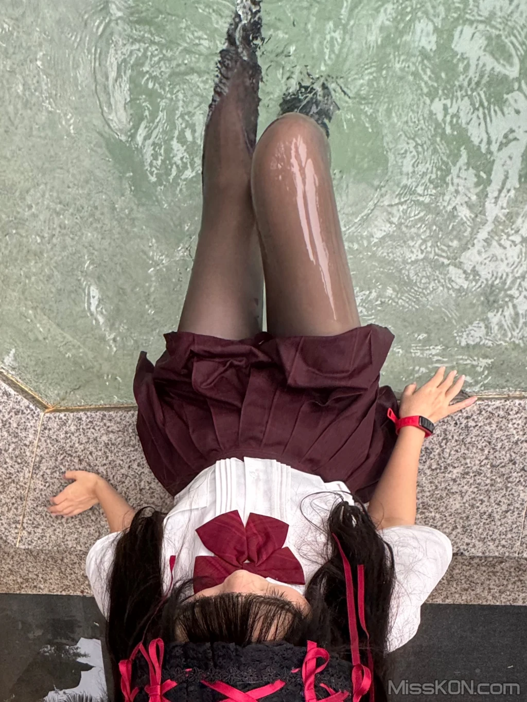 Coser@不呆猫: 温泉双马尾JK (22 photos + 1 video) – Page 2