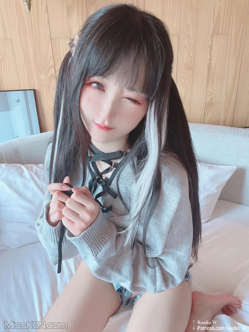 Coser@KuukoW No.121: Short Sweater (22 photos)
