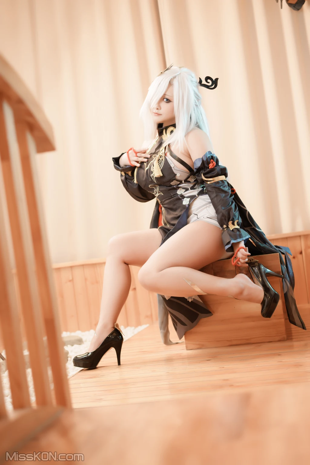Coser@洛璃LoLiSAMA: 申鹤 (83 photos + 1 video)