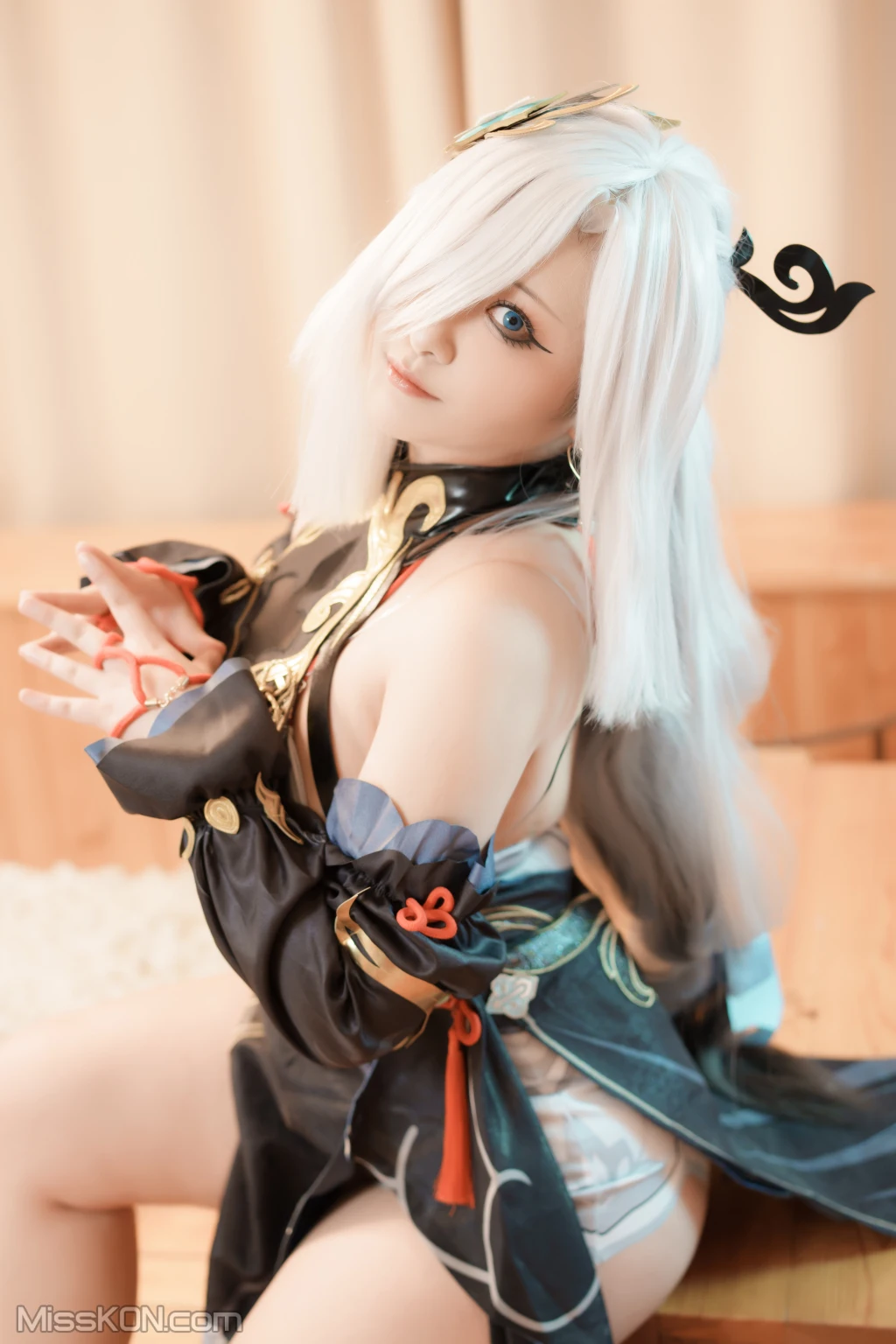 Coser@洛璃LoLiSAMA: 申鹤 (83 photos + 1 video)