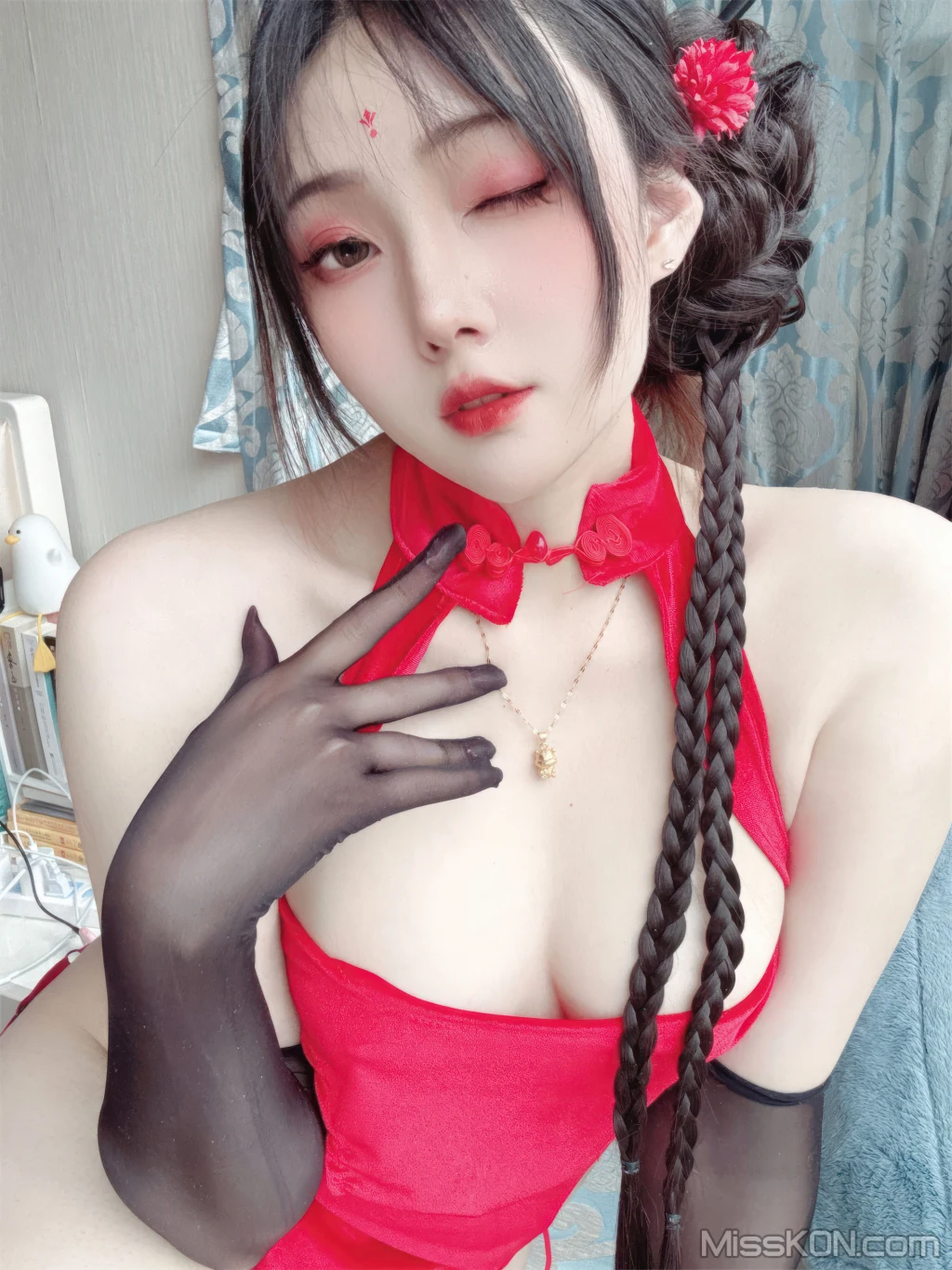 Coser@Natsuko夏夏子: 龙年新春 – 自拍 (45 photos)
