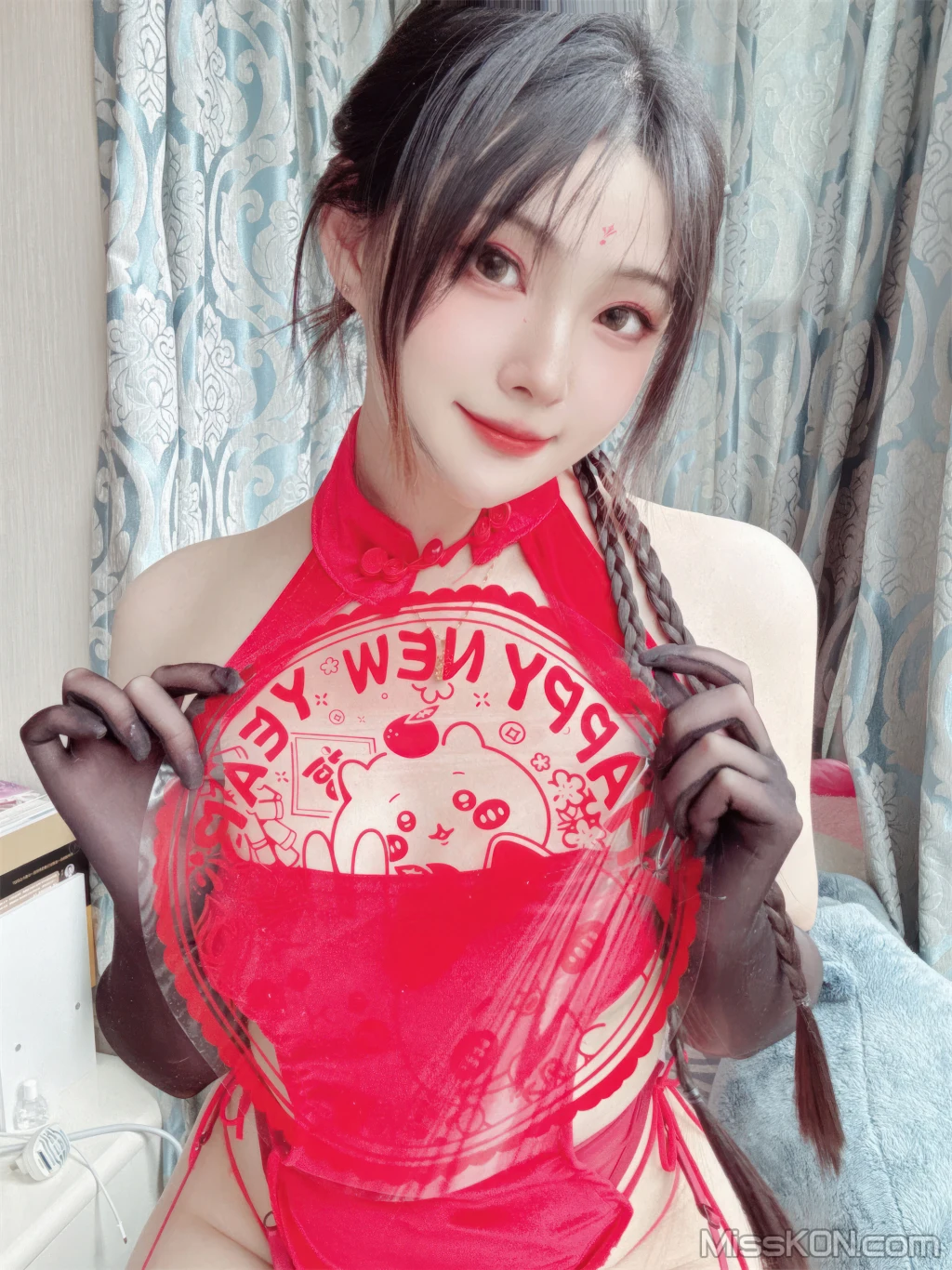 Coser@Natsuko夏夏子: 龙年新春 – 自拍 (45 photos)