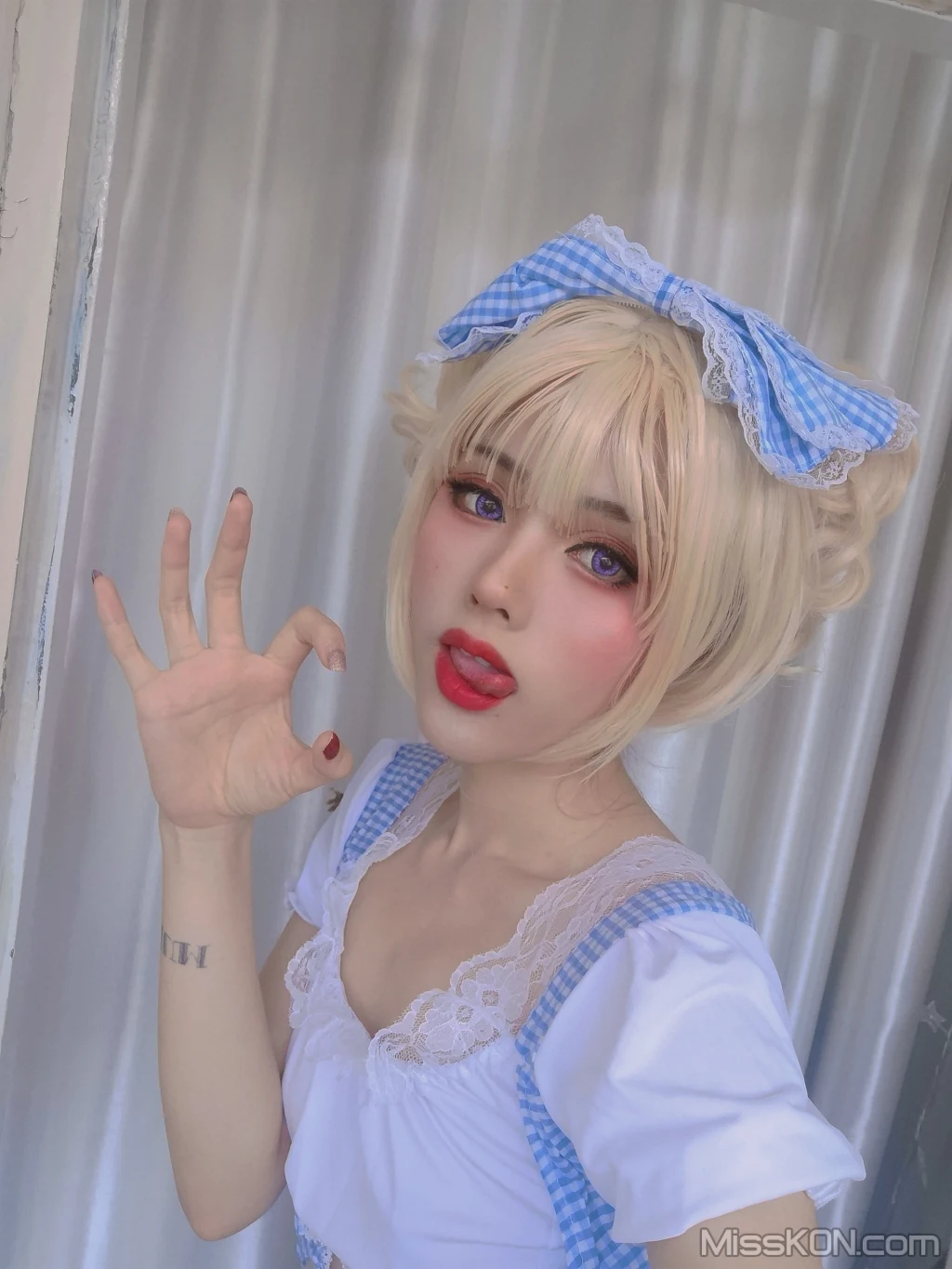 Coser@钛合金TiTi: 蓝白女仆 (24 photos)
