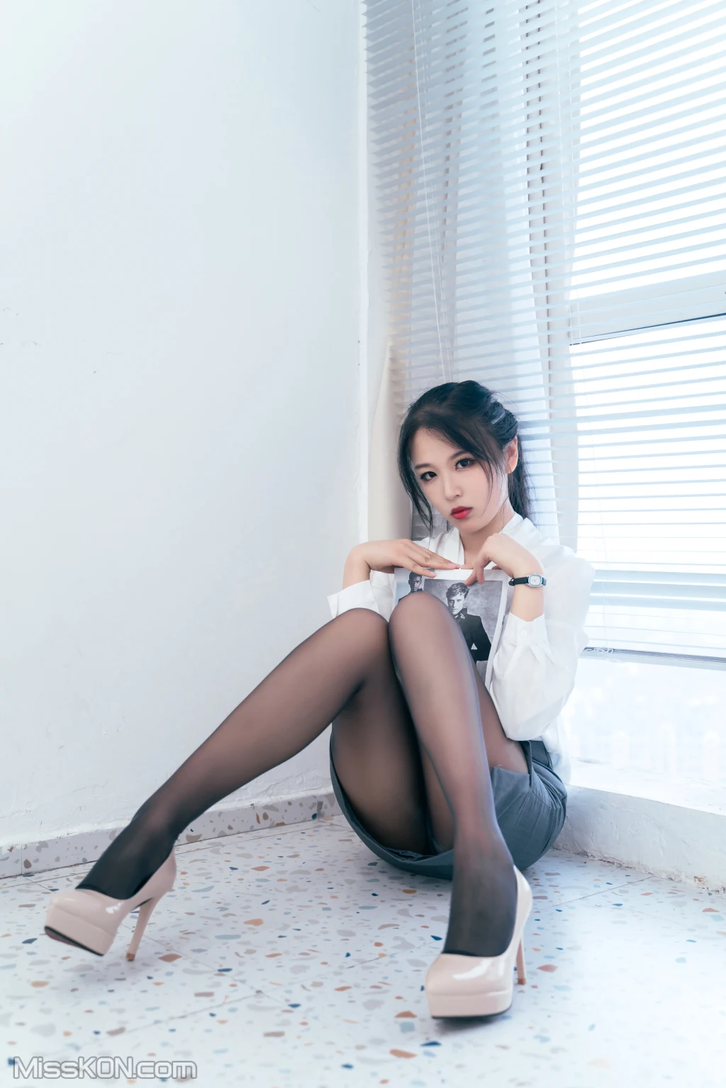 Coser@轩萧学姐: OL私袜诱惑 (34 photos)