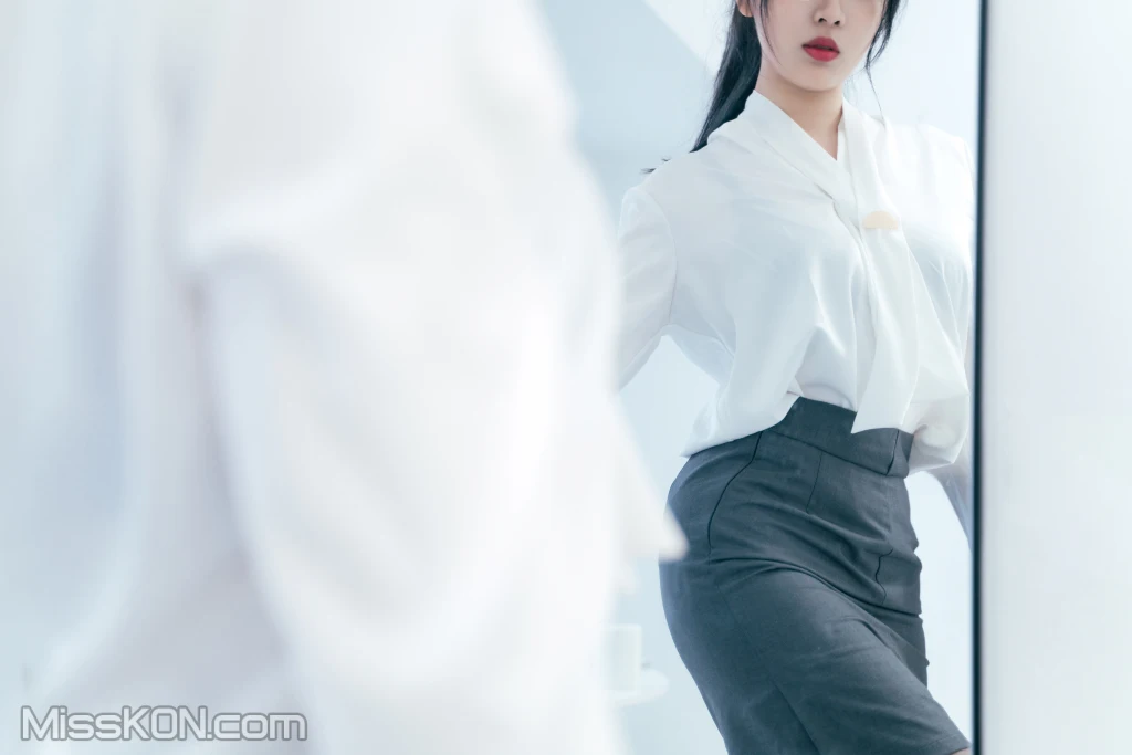 Coser@轩萧学姐: OL私袜诱惑 (34 photos) – Page 4