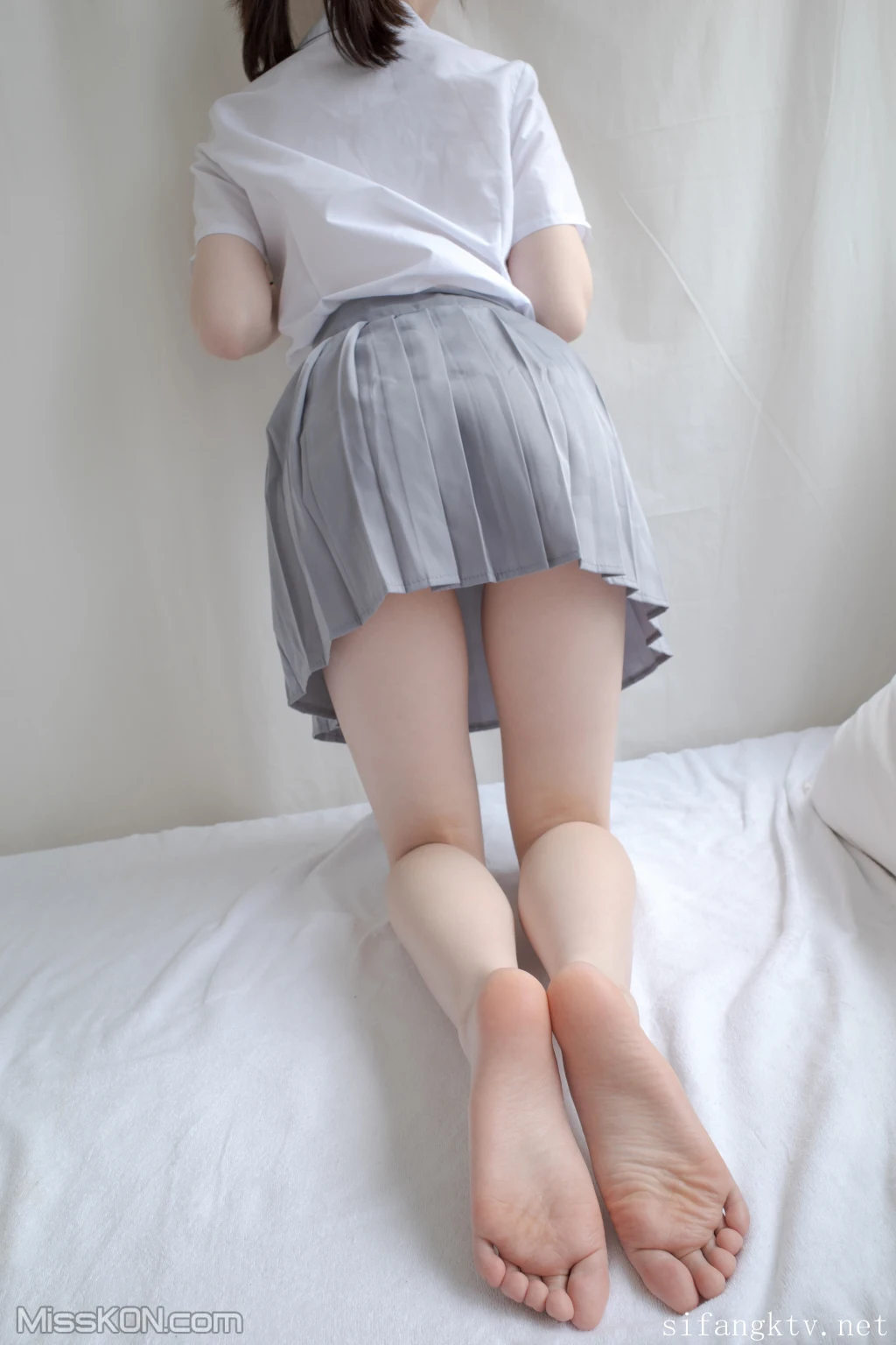 [森萝财团写真] R18 小糕: 香蕉JK 足控福利 (166 photos + 1 video) – Page 2