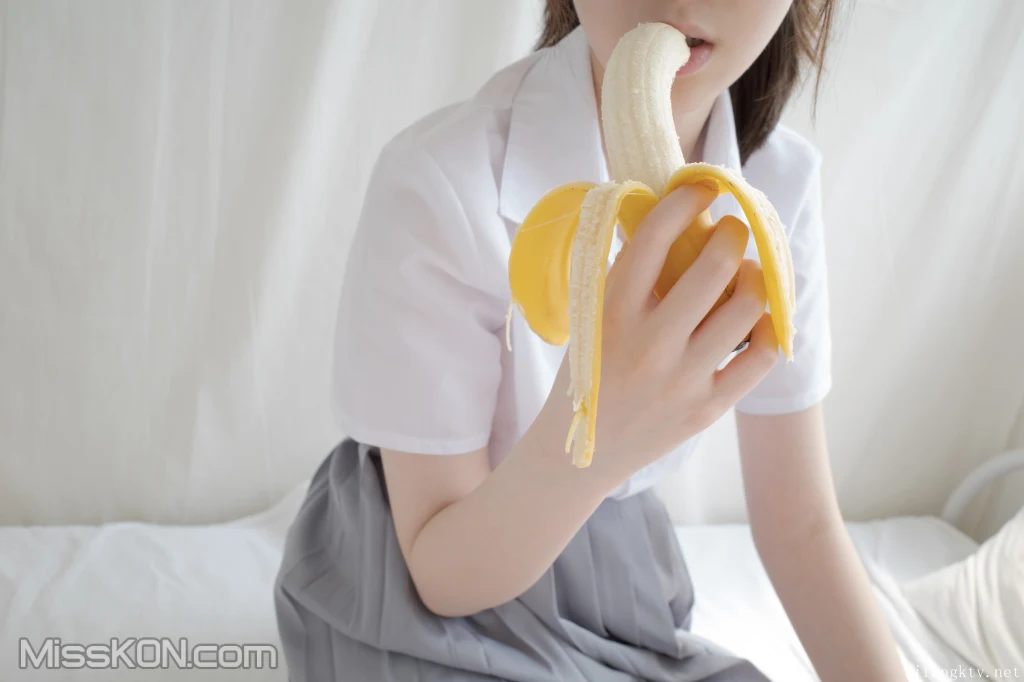 [森萝财团写真] R18 小糕: 香蕉JK 足控福利 (166 photos + 1 video) – Page 2