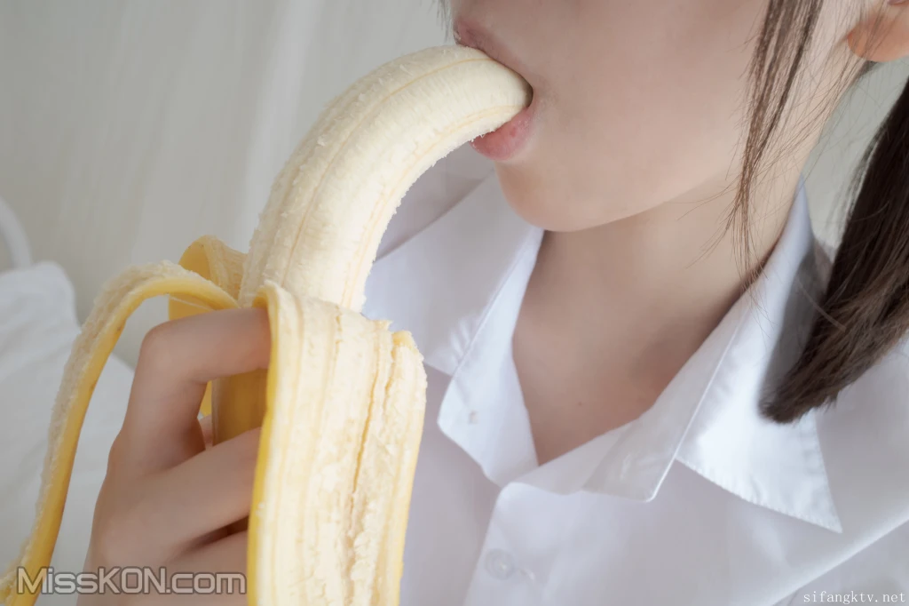[森萝财团写真] R18 小糕: 香蕉JK 足控福利 (166 photos + 1 video) – Page 2