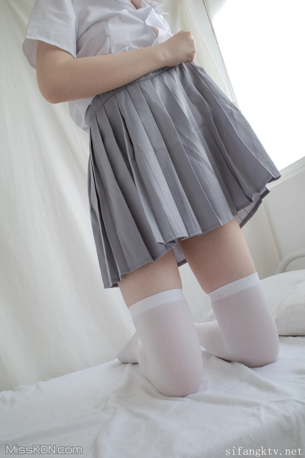 [森萝财团写真] R18 小糕: 香蕉JK 足控福利 (166 photos + 1 video) – Page 5