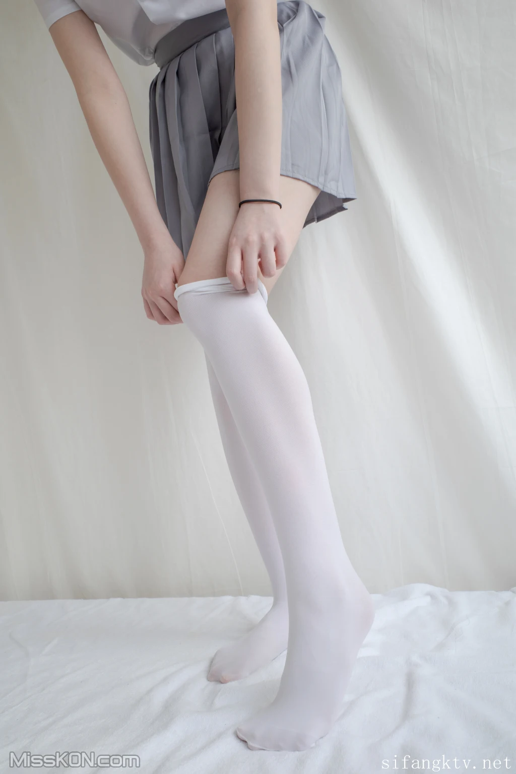 [森萝财团写真] R18 小糕: 香蕉JK 足控福利 (166 photos + 1 video) – Page 9