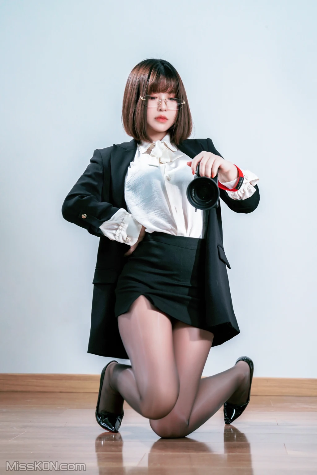 Coser@半半子: OL自撮 (28 photos )