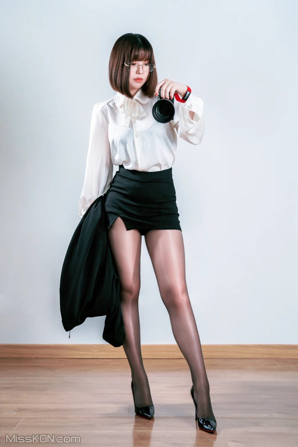 Coser@半半子: OL自撮 (28 photos )