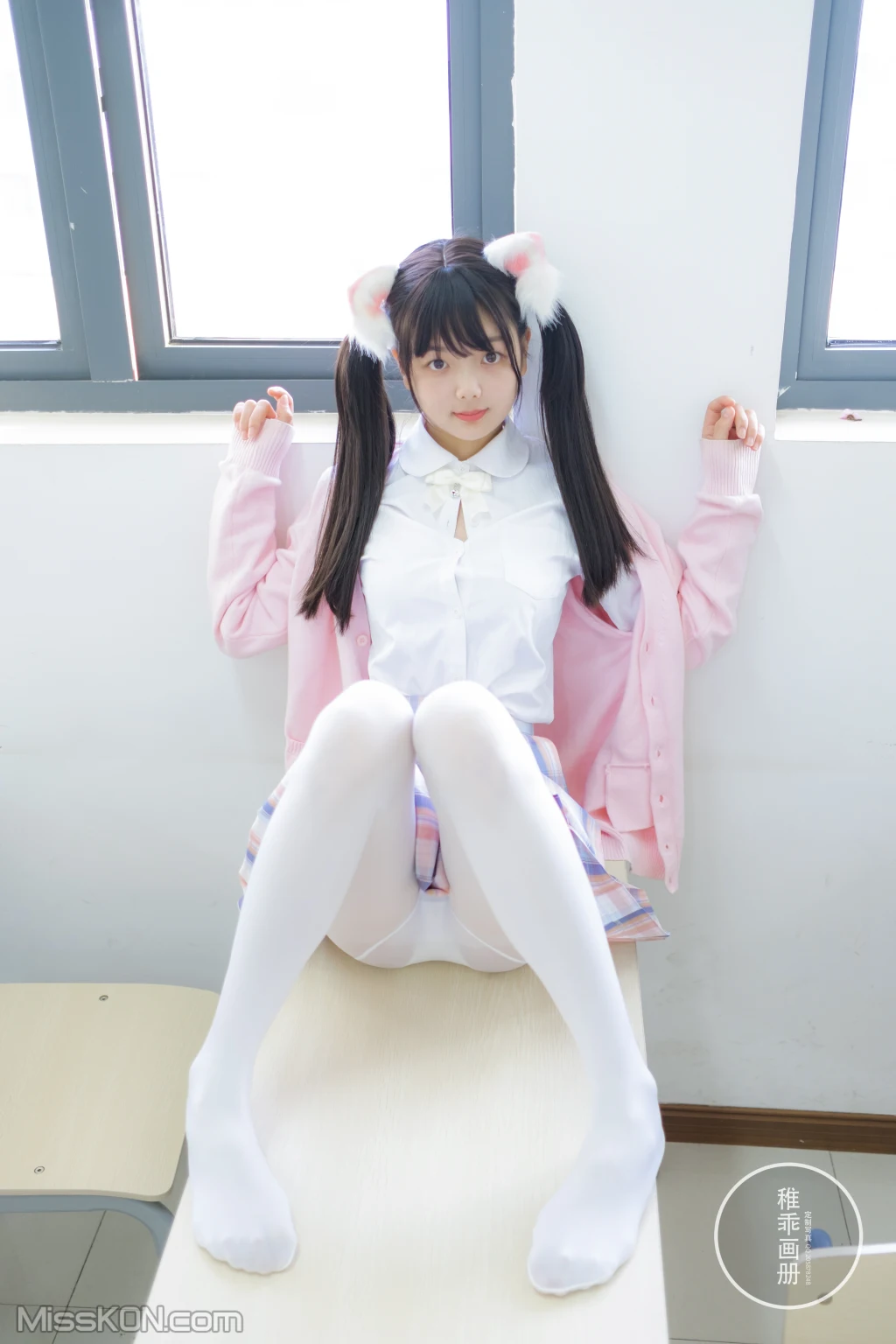 Coser@稚乖画册: 晴空04 夜夜 80d 白丝jk (63 photos )