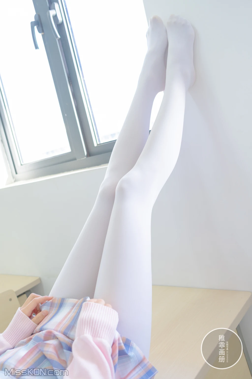 Coser@稚乖画册: 晴空04 夜夜 80d 白丝jk (63 photos )