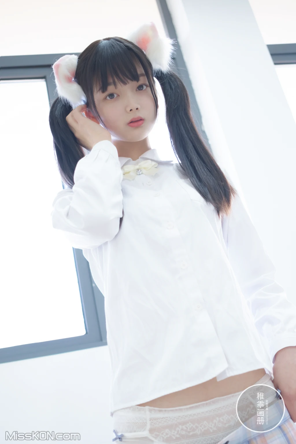 Coser@稚乖画册: 晴空04 夜夜 80d 白丝jk (63 photos )