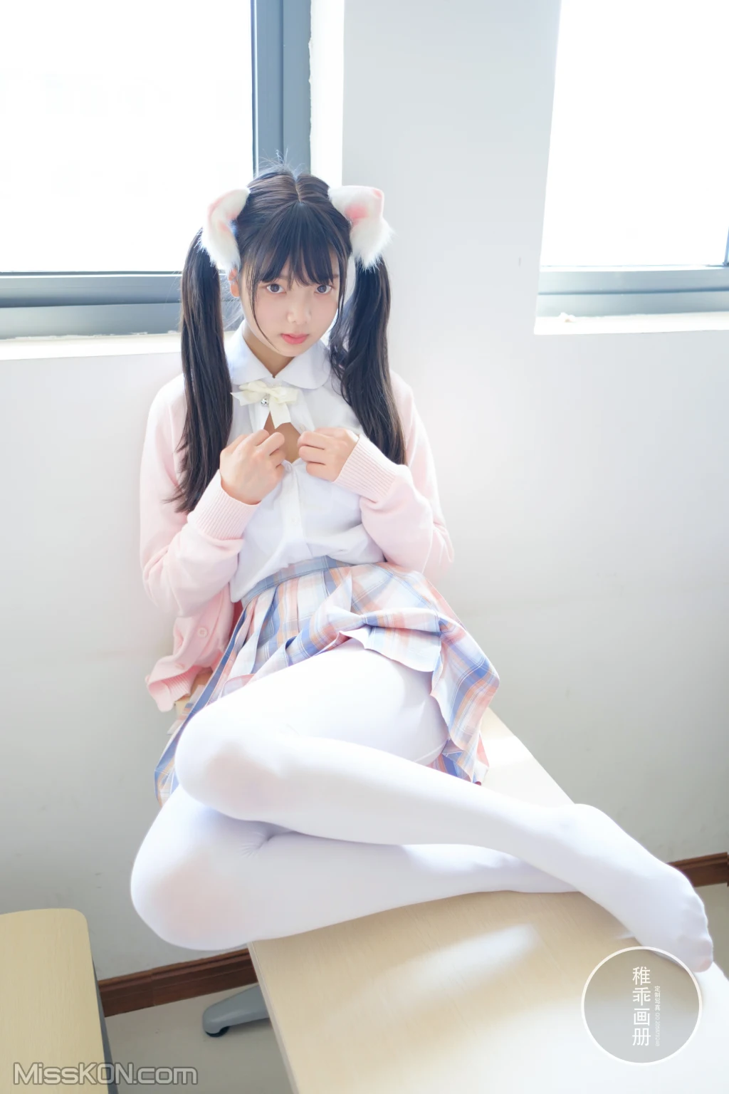 Coser@稚乖画册: 晴空04 夜夜 80d 白丝jk (63 photos )