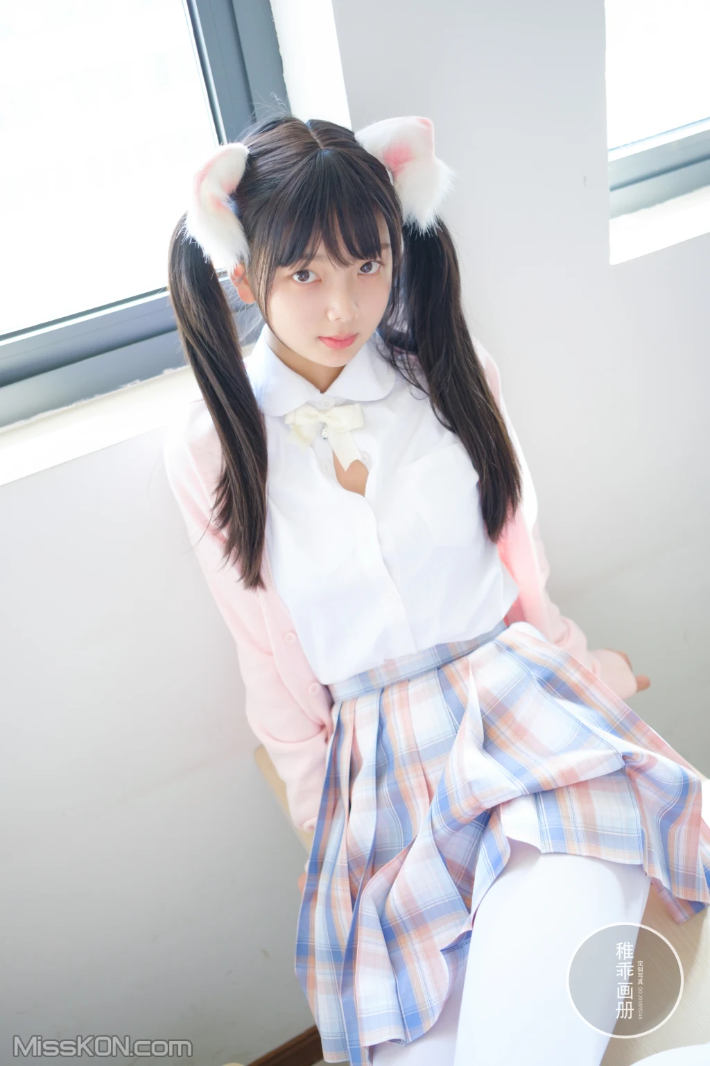 Coser@稚乖画册: 晴空04 夜夜 80d 白丝jk (63 photos )