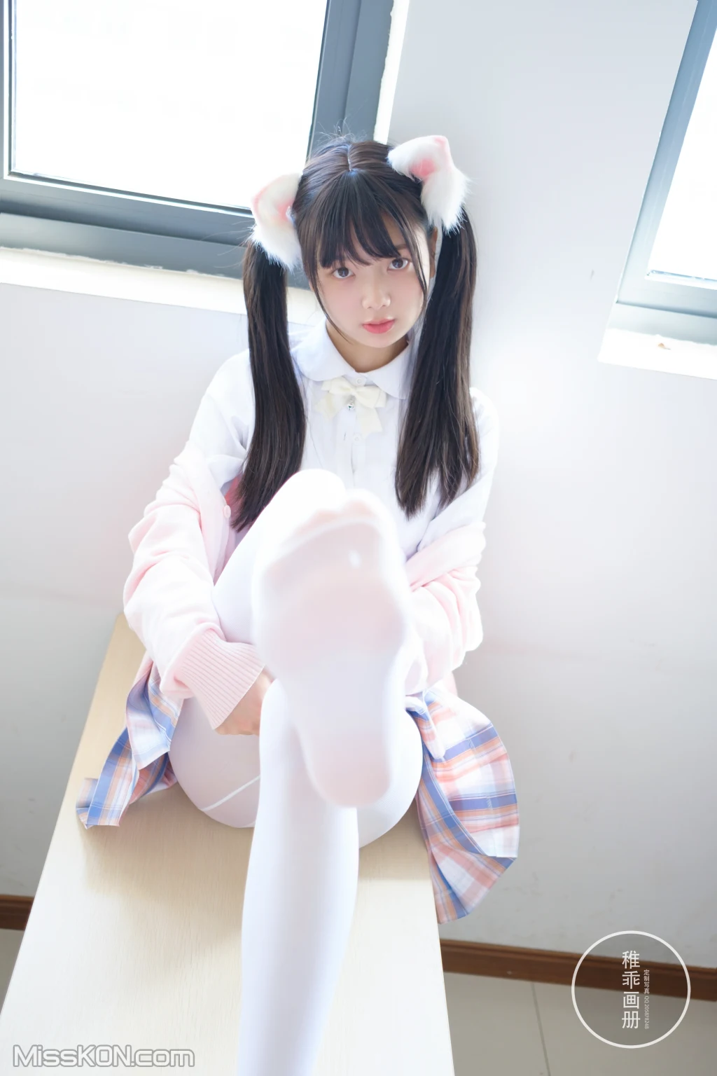 Coser@稚乖画册: 晴空04 夜夜 80d 白丝jk (63 photos )