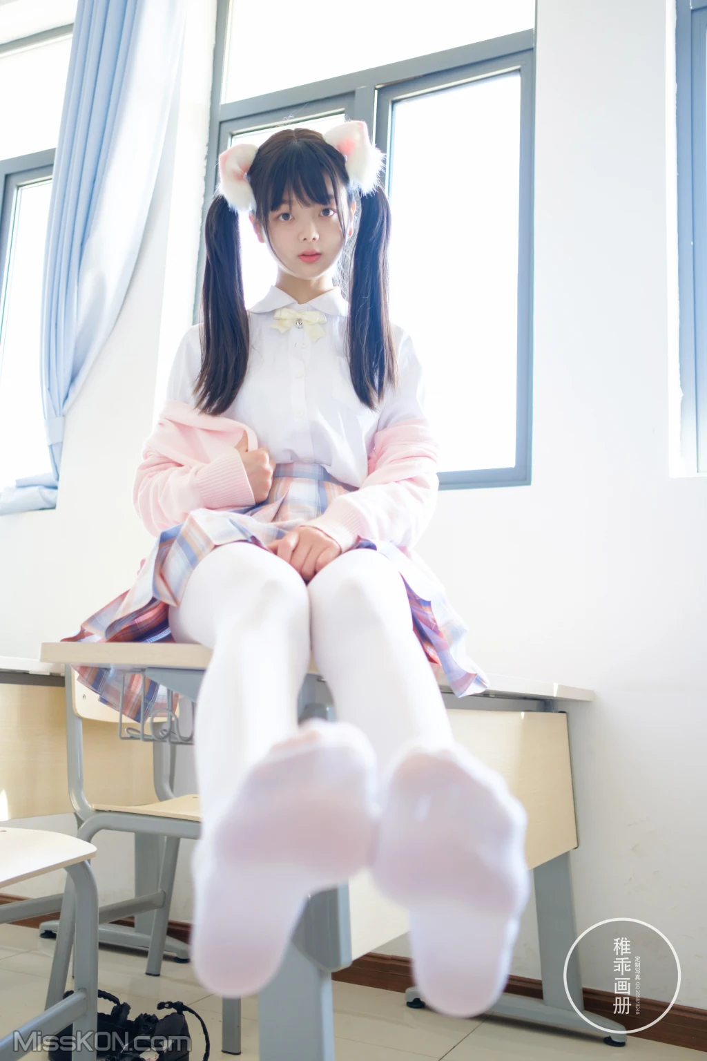 Coser@稚乖画册: 晴空04 夜夜 80d 白丝jk (63 photos )