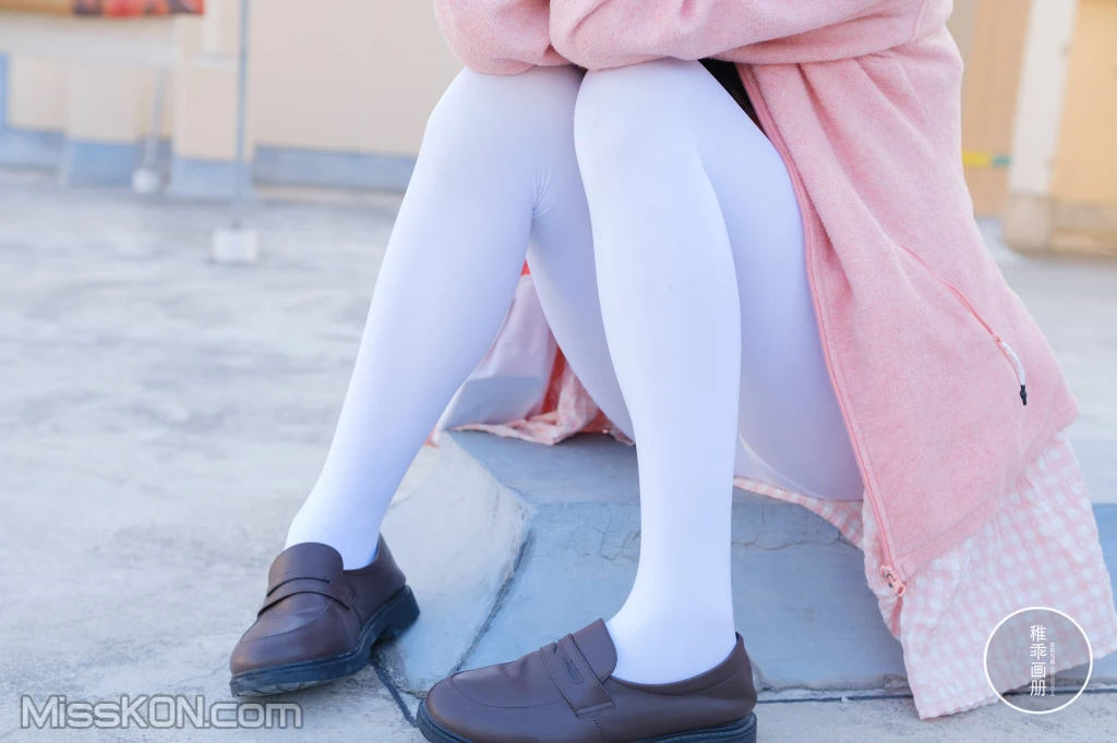 Coser@稚乖画册: 晴空 06 夜夜 天台粉裙 (82 photos)
