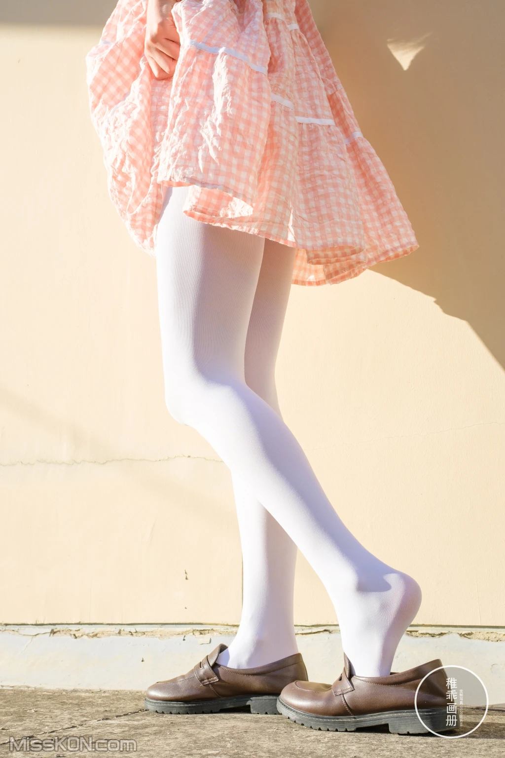 Coser@稚乖画册: 晴空 06 夜夜 天台粉裙 (82 photos)
