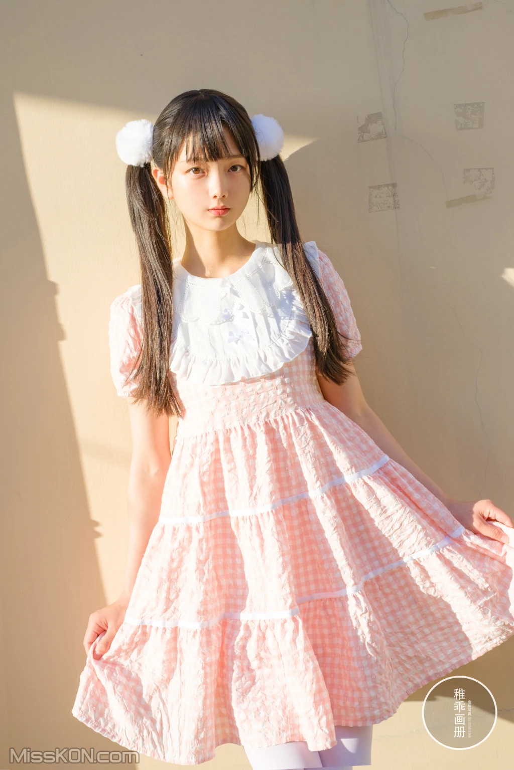 Coser@稚乖画册: 晴空 06 夜夜 天台粉裙 (82 photos)