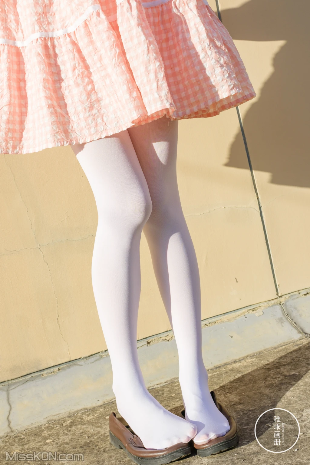 Coser@稚乖画册: 晴空 06 夜夜 天台粉裙 (82 photos)
