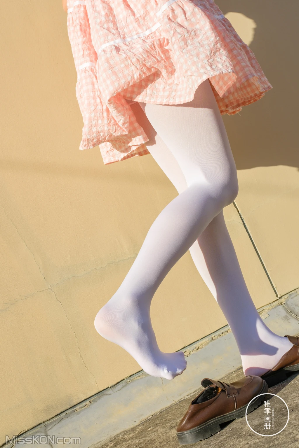 Coser@稚乖画册: 晴空 06 夜夜 天台粉裙 (82 photos)
