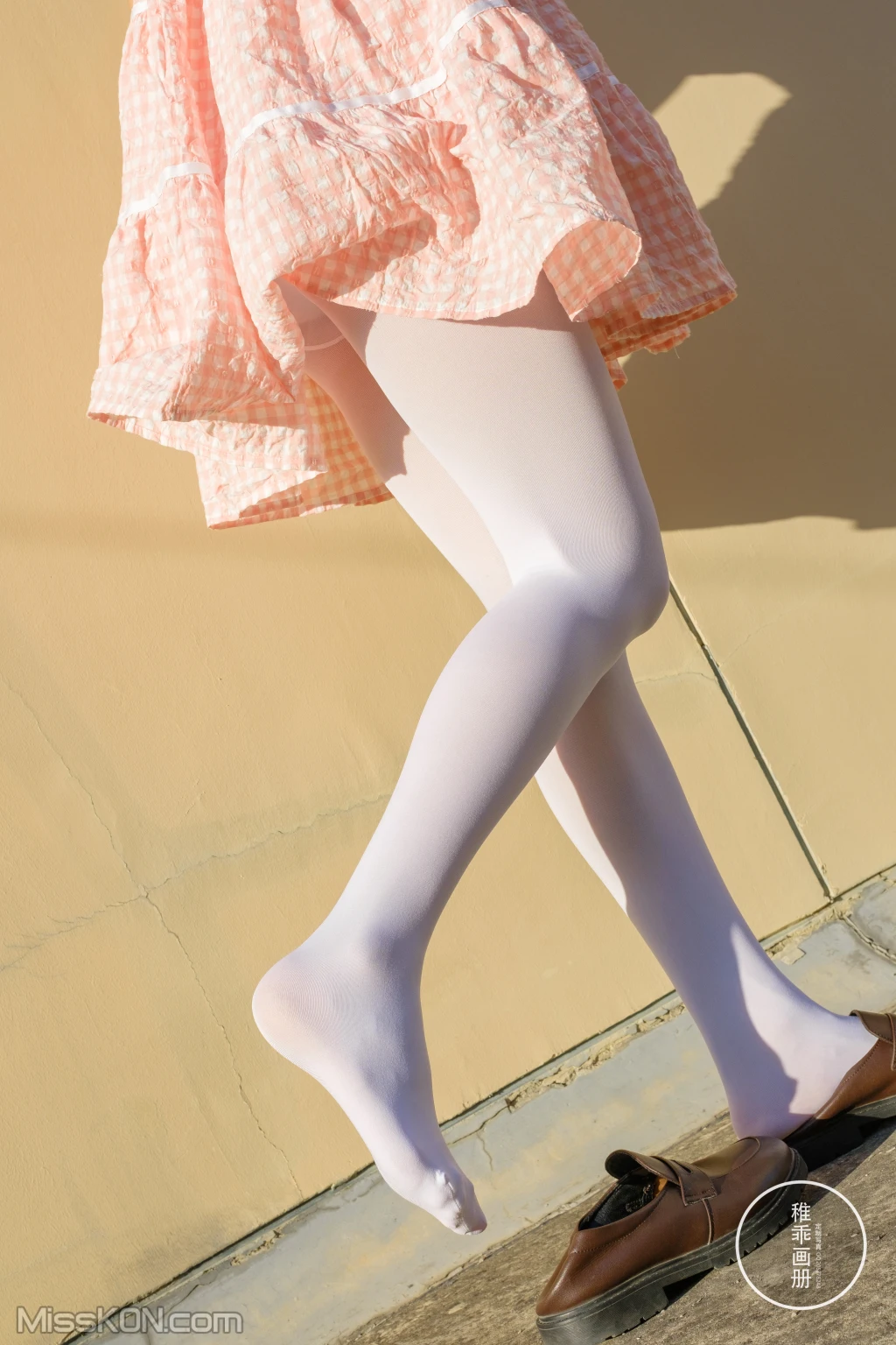 Coser@稚乖画册: 晴空 06 夜夜 天台粉裙 (82 photos)