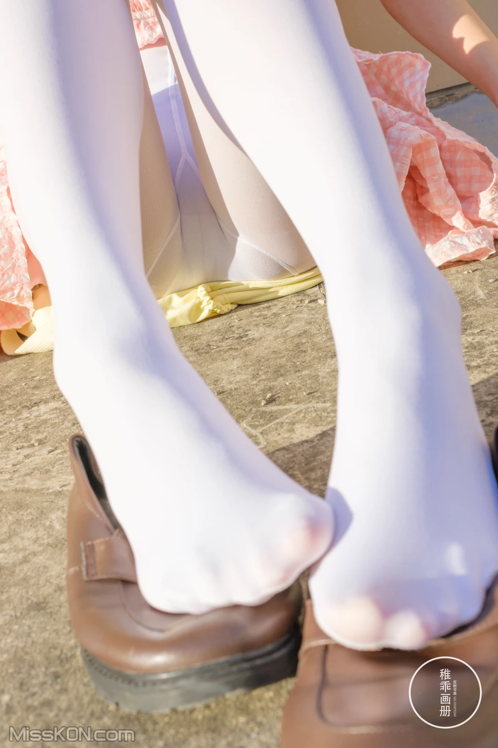 Coser@稚乖画册: 晴空 06 夜夜 天台粉裙 (82 photos)