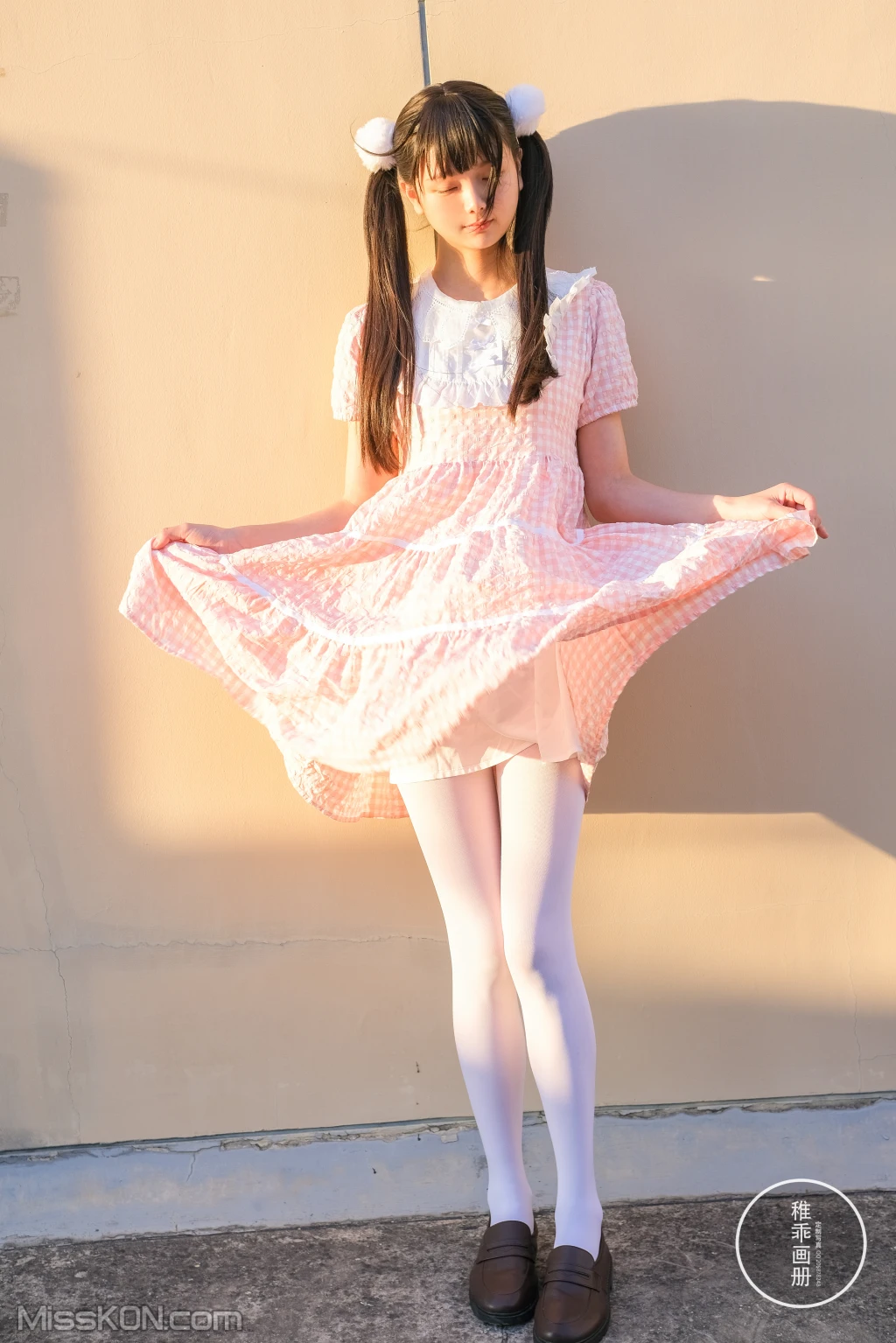 Coser@稚乖画册: 晴空 06 夜夜 天台粉裙 (82 photos)