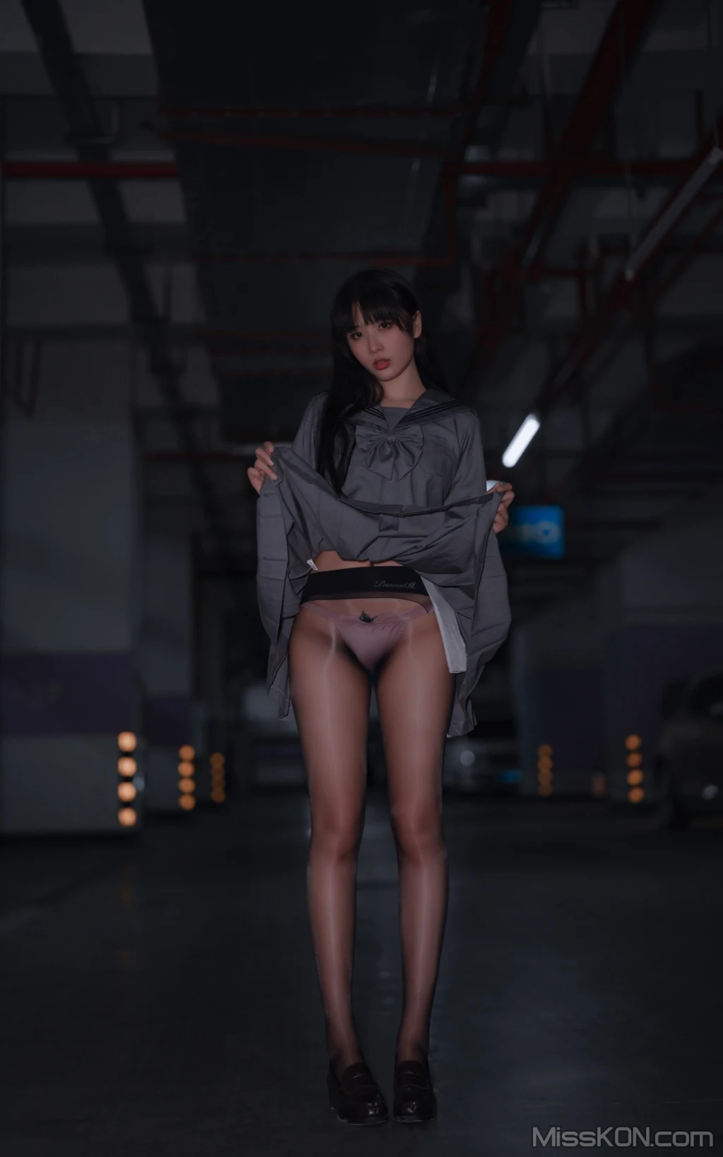 Coser@轩萧学姐: 楼道+车库 (91 photos)