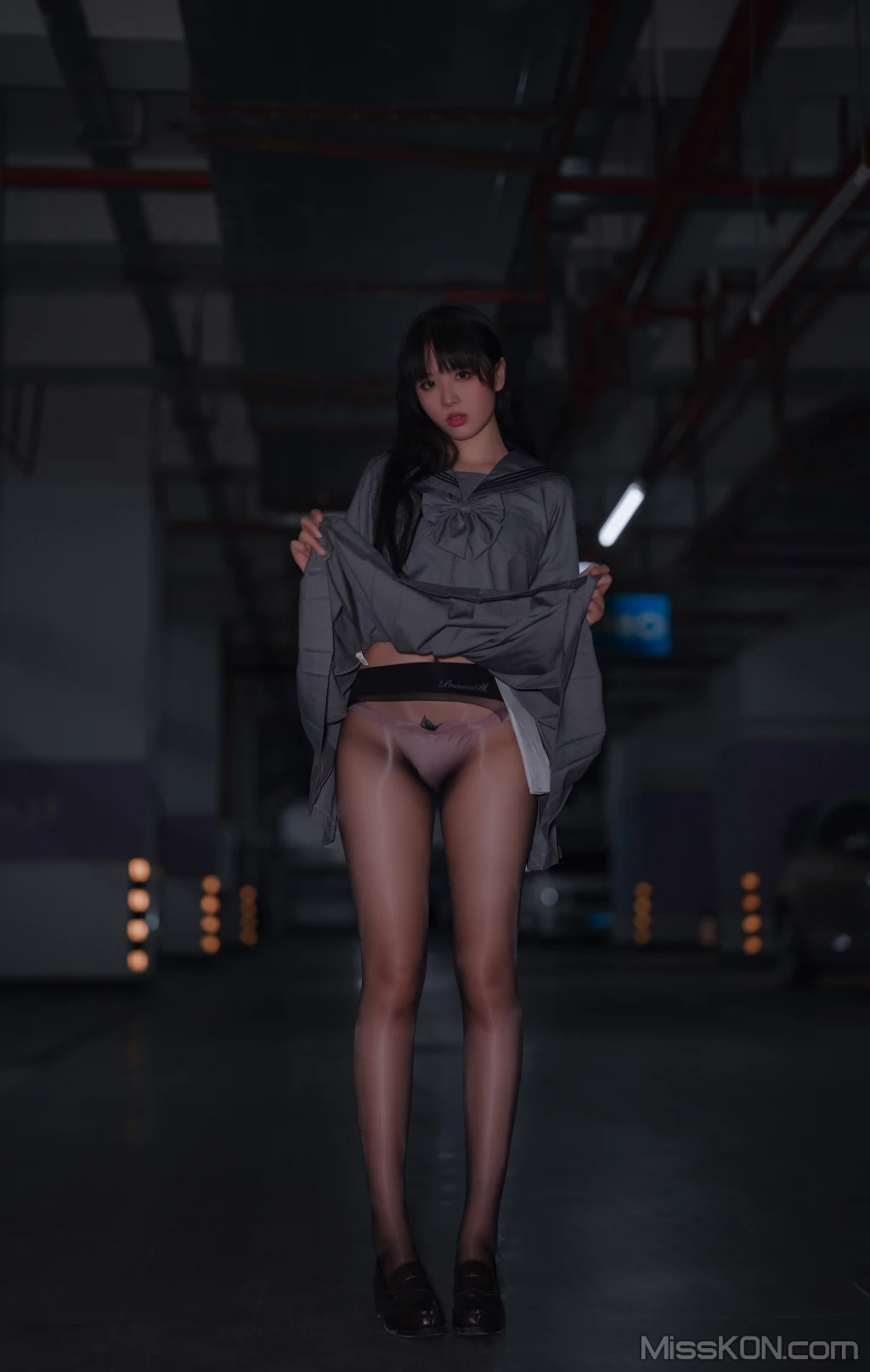 Coser@轩萧学姐: 楼道+车库 (91 photos)