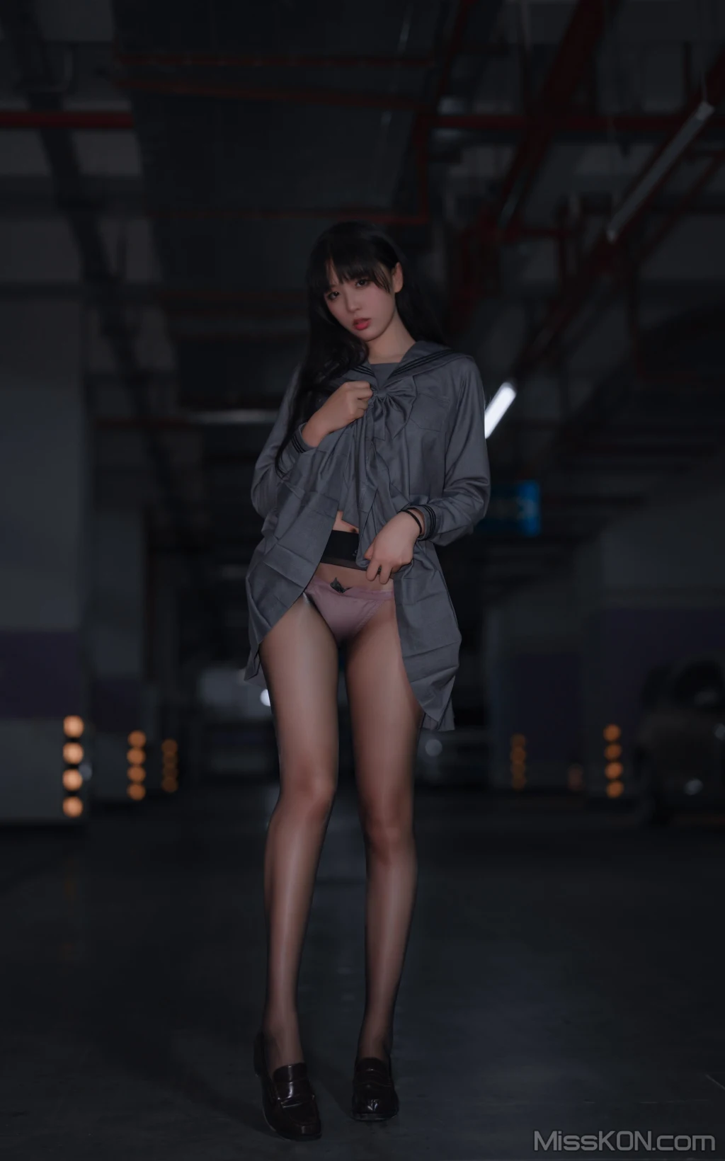 Coser@轩萧学姐: 楼道+车库 (91 photos)