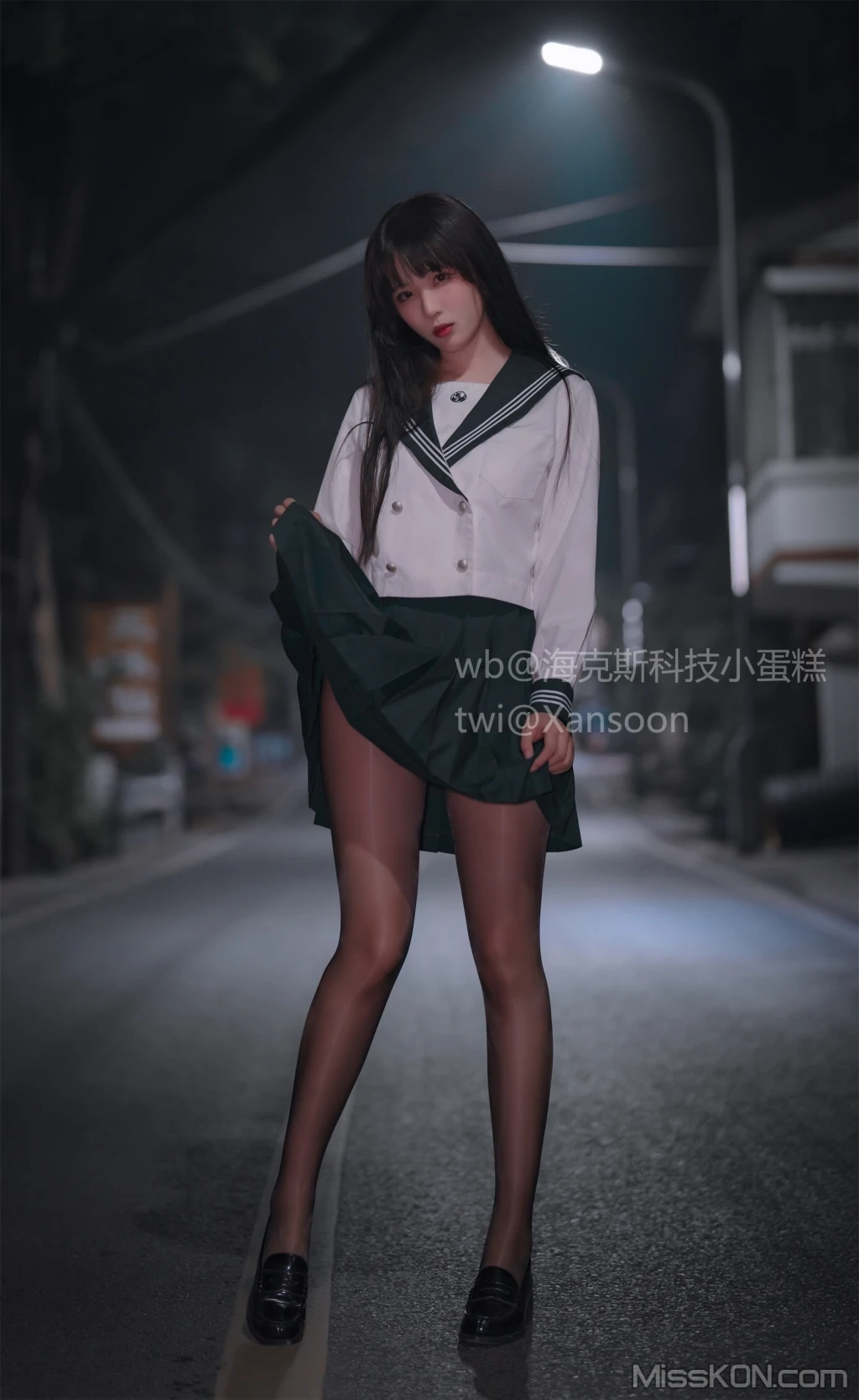 Coser@轩萧学姐: 楼道+车库 (91 photos)