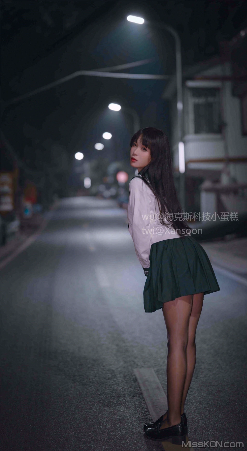 Coser@轩萧学姐: 楼道+车库 (91 photos)