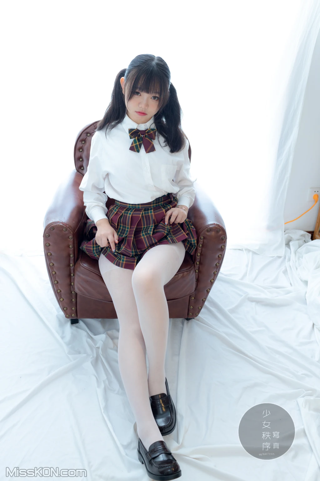 少女秩序 – Gr03L (60 photos)
