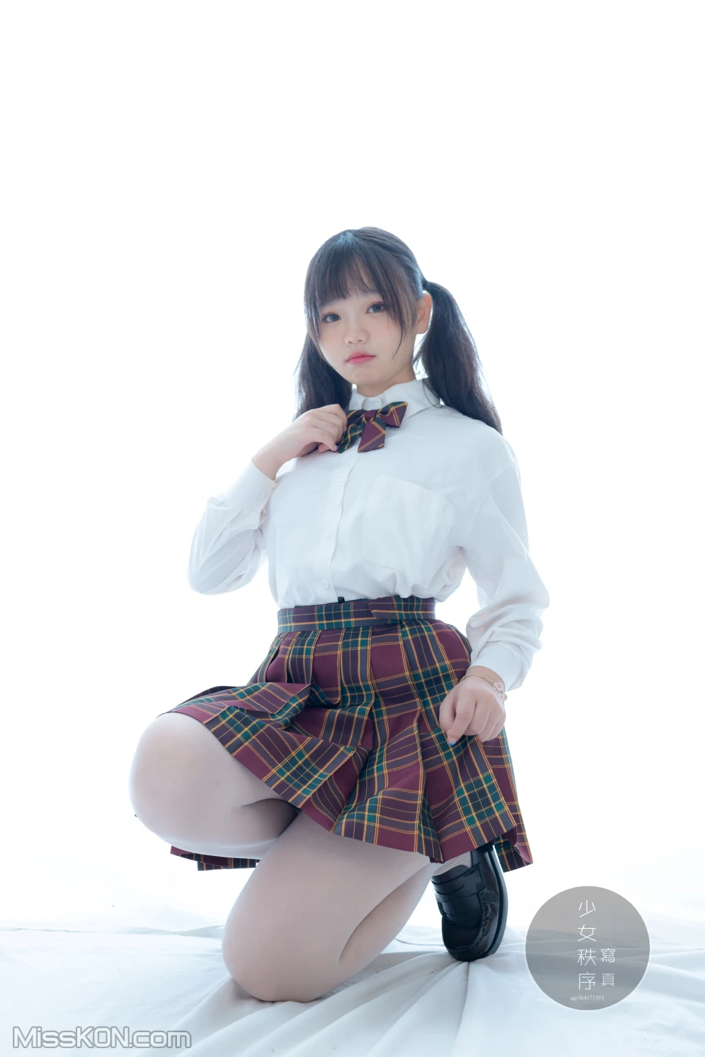 少女秩序 – Gr03L (60 photos)