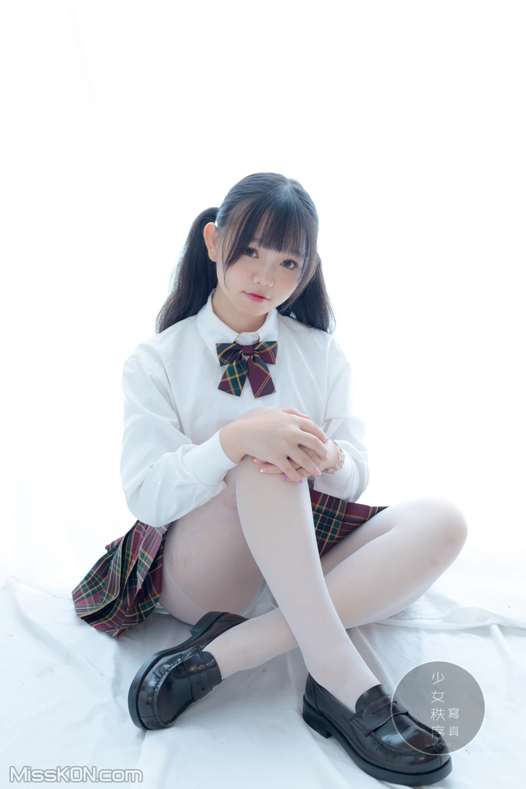 少女秩序 – Gr03L (60 photos)