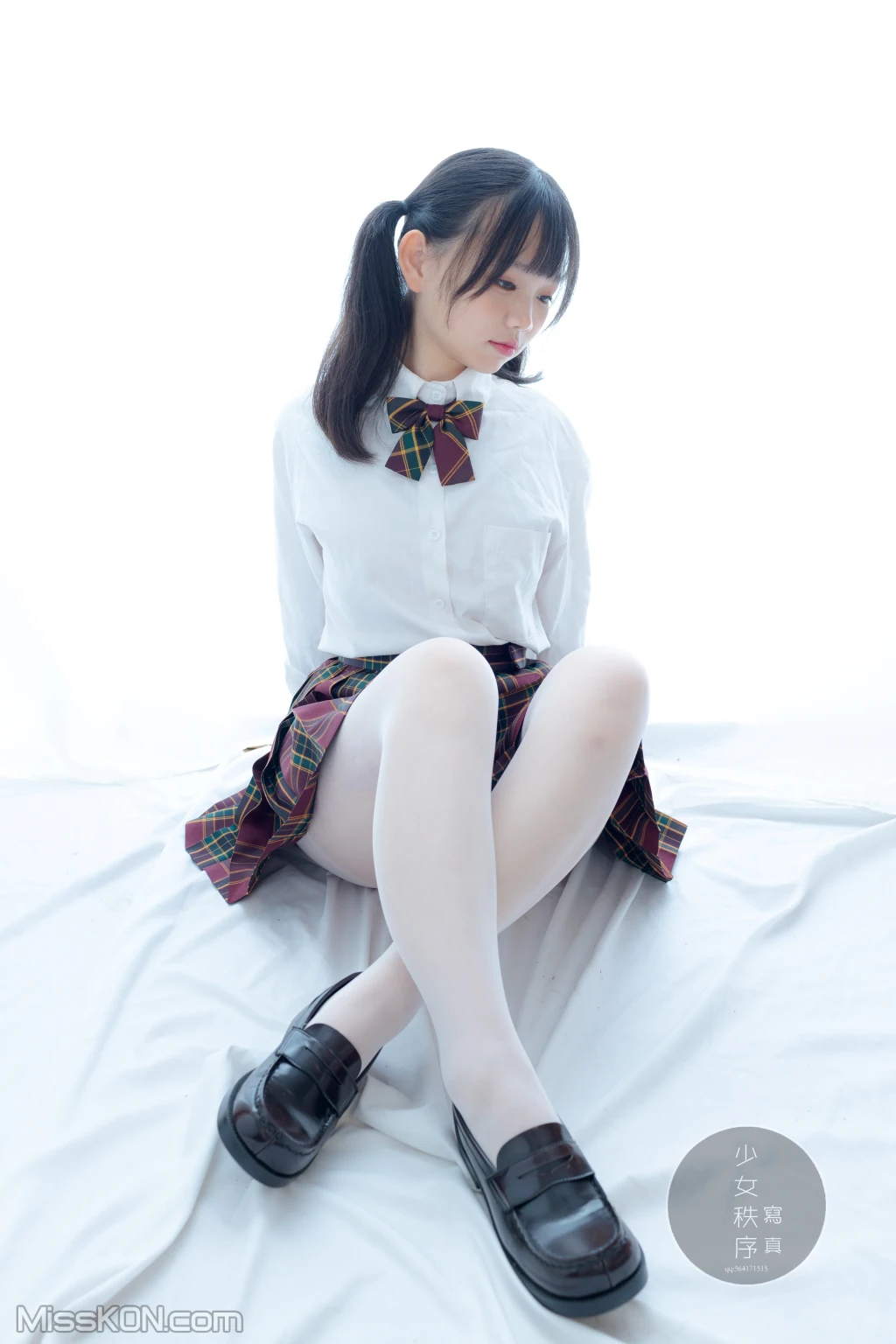 少女秩序 – Gr03L (60 photos)
