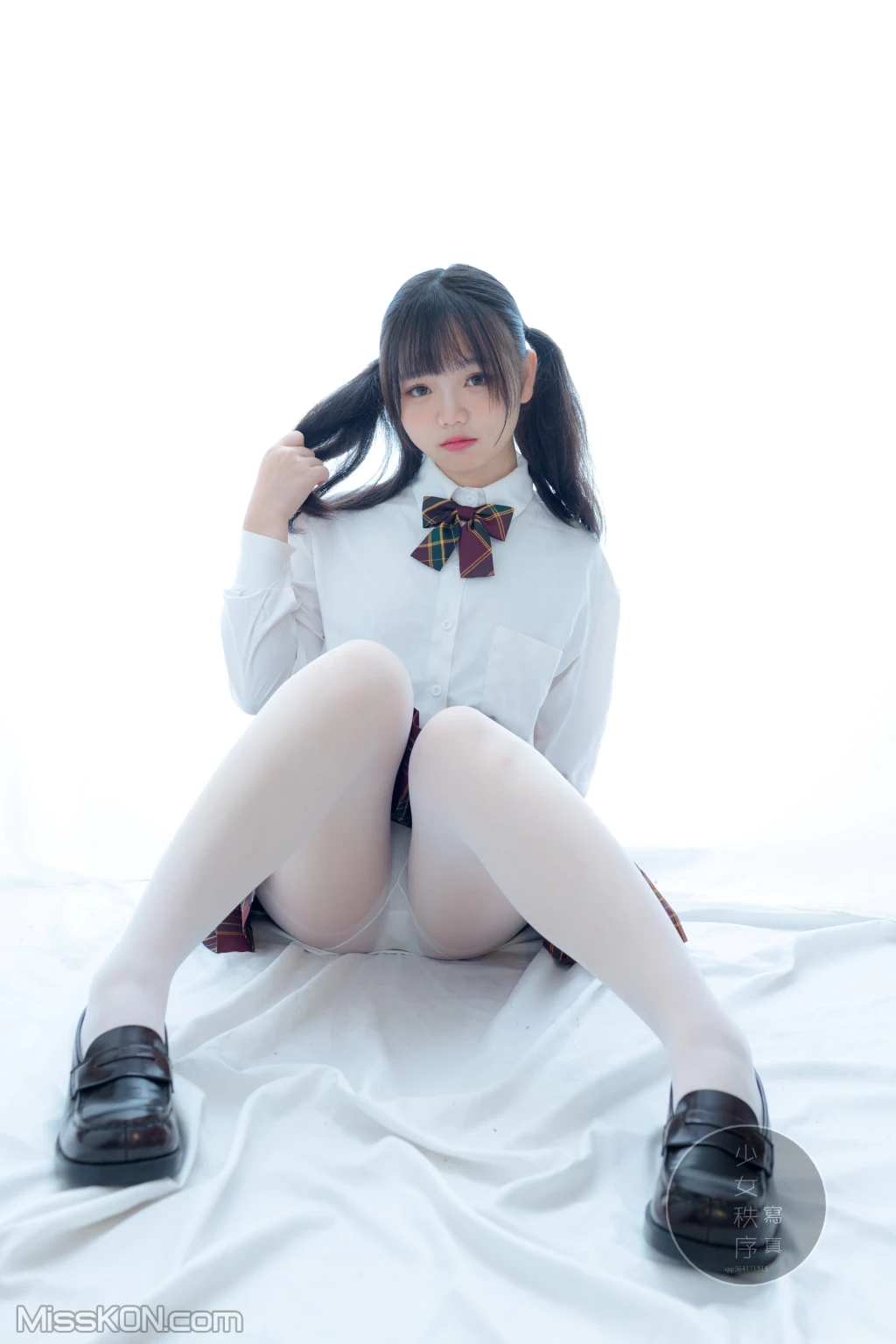 少女秩序 – Gr03L (60 photos)