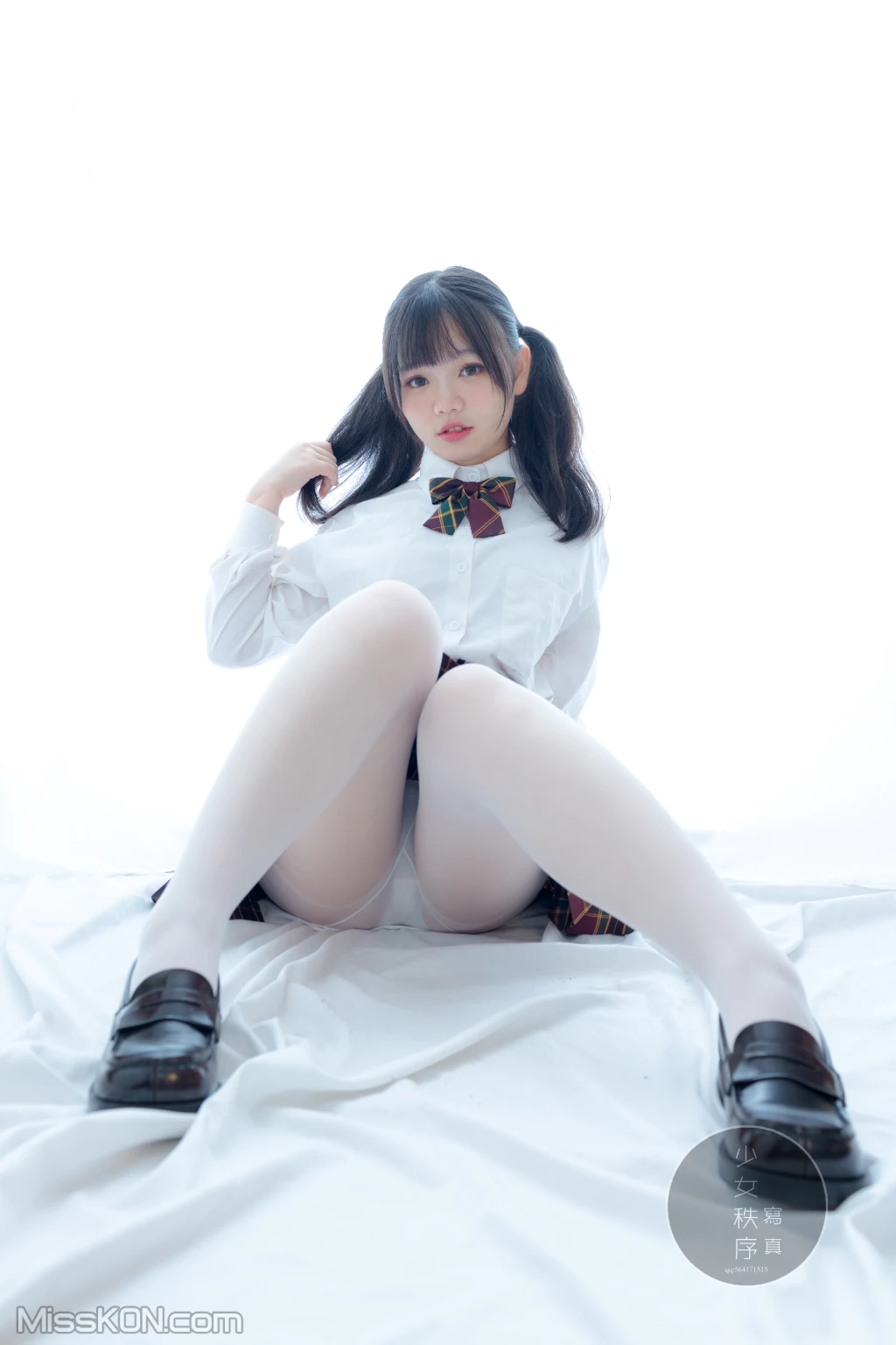 少女秩序 – Gr03L (60 photos)