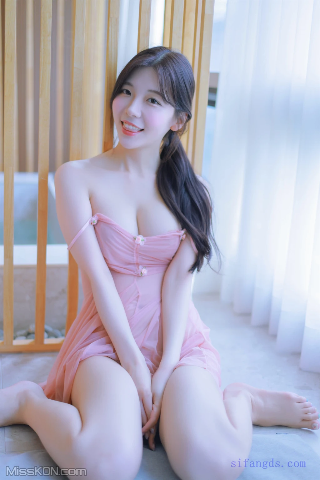 쏘블리 (@leeesovely): Pink (93 photos )