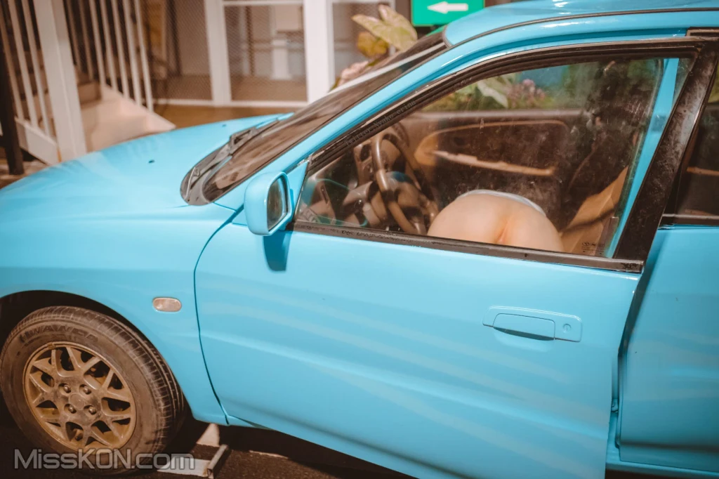 Coser@有喵酱: 夜晚户外露出 (96 photos + 1 video)