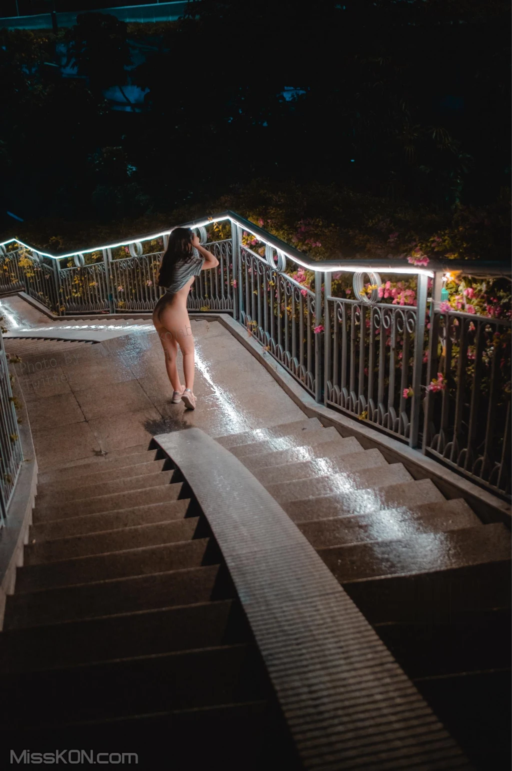 Coser@有喵酱: 夜晚户外露出 (96 photos + 1 video)